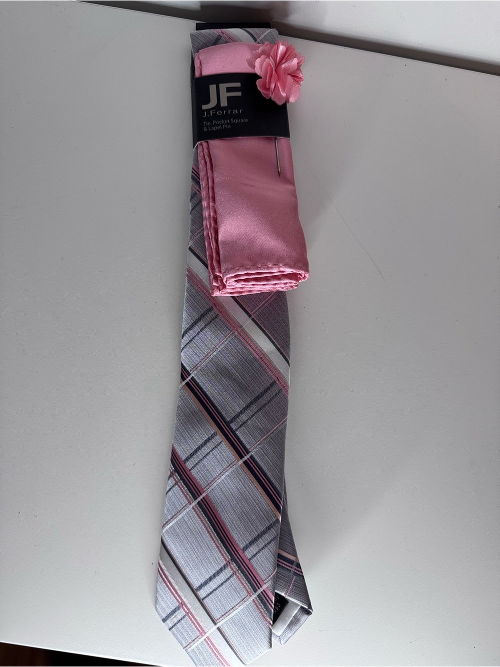 JF J.Ferrar Tie, Pocket Square & Lapel Pin Set